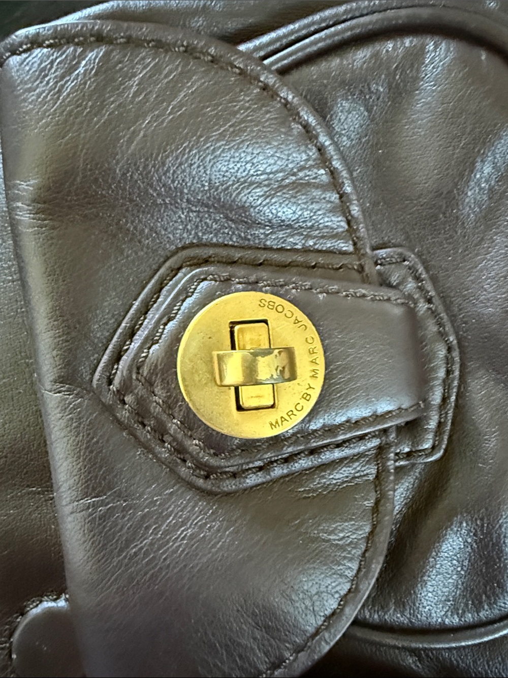 Marc By Marc Jacobs Chocolate Brown Leather Shoulder Bag with Gold Hardware - Picture 11 of 12